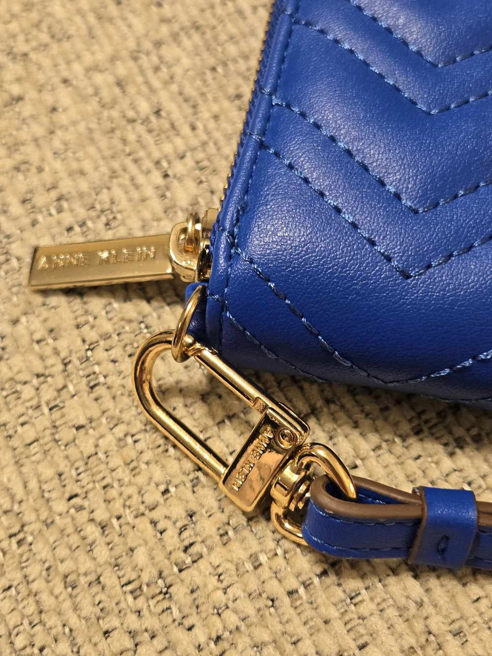 AK Women's Blue Zip-Around Wallet with Beige Interior NWOT